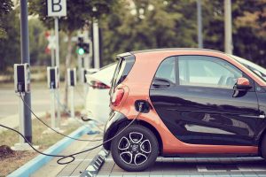 Voiture électrique recharge