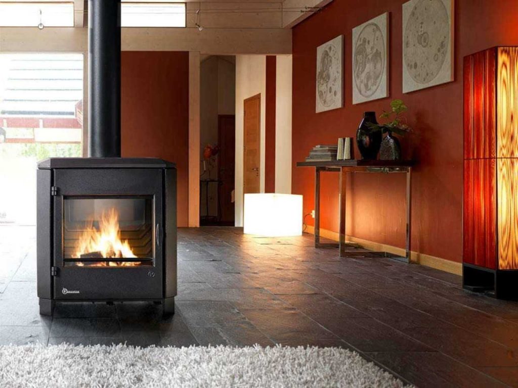 Chauffage : poêle au bois ou poêle à pellets ?